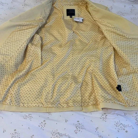 The Limited Yellow Single Button Notched Blazer Size Medium - Picture 12 of 13